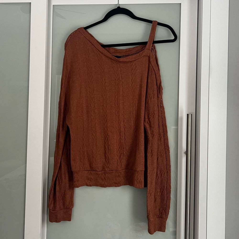 Daytrip Buckle One-Shoulder Rust Brown Lightweight Sweater